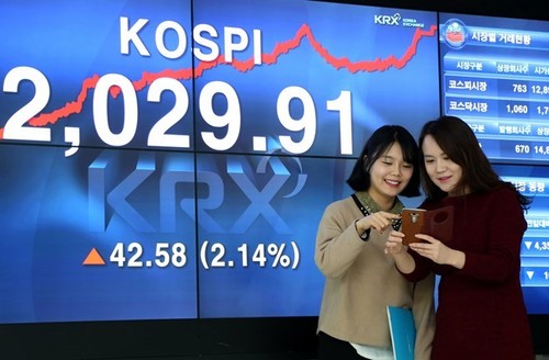 Vietnamese firms invited to list shares on RoK stock market - ảnh 1
